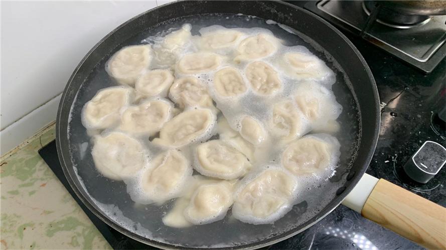 煮饺子加冷水真的更筋道吗?科学解析