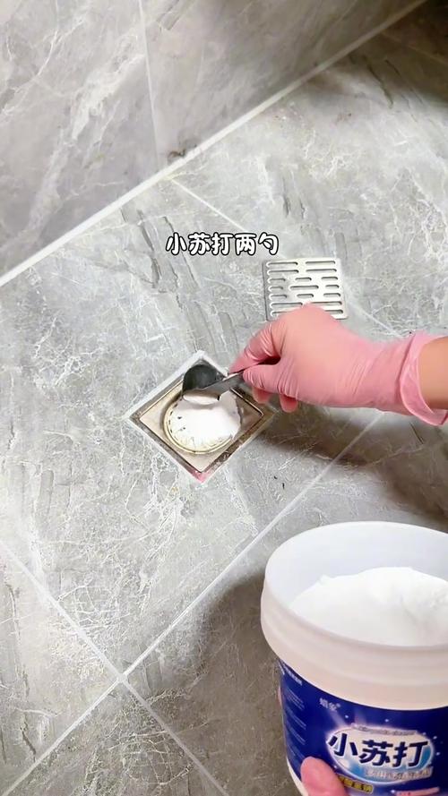 浴室地漏反味？小苏打 + 热水轻松除臭​