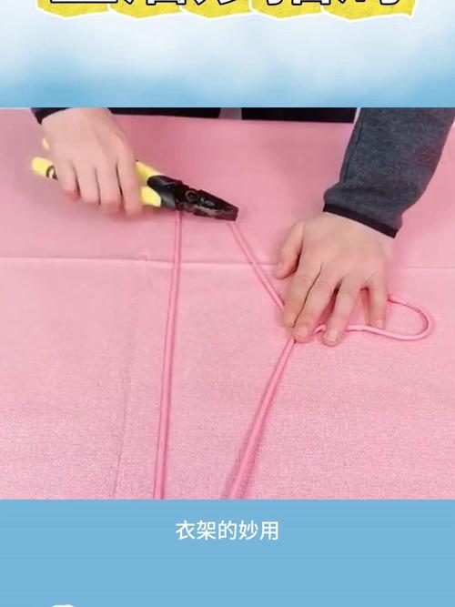 衣物静电终结者：金属衣架的妙用技巧