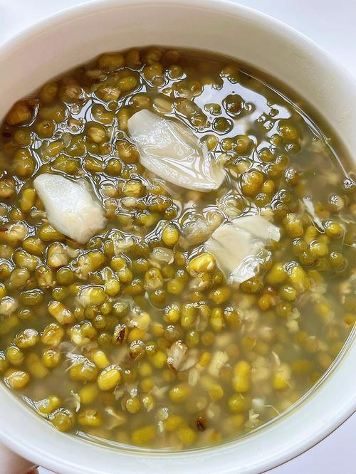 煮绿豆汤加小苏打的化学变化