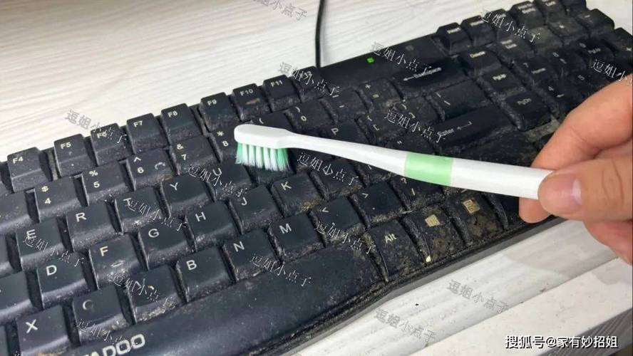 旧牙刷的10种神奇用途
