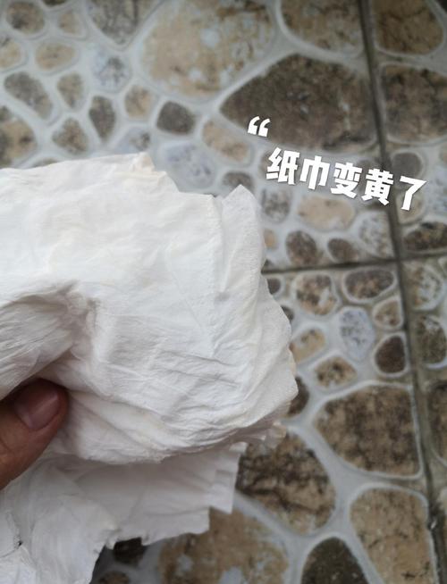 帆布鞋洗后发黄？卫生纸包裹晾干洁白如新​