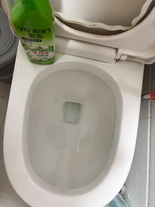 旧牙刷清洁马桶缝隙！比洁厕灵还干净