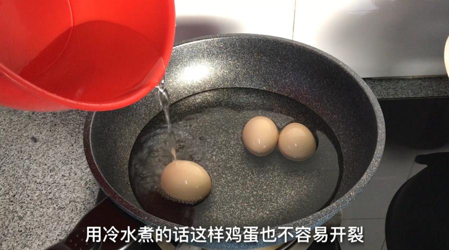 煮鸡蛋冷水泡还是热水泡？剥壳有诀窍