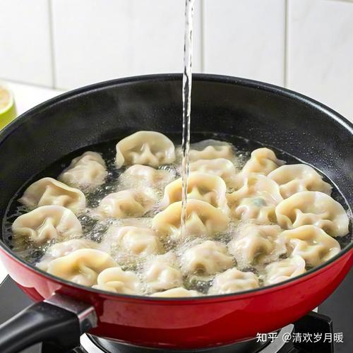 煮饺子加葱白防粘的科学原理