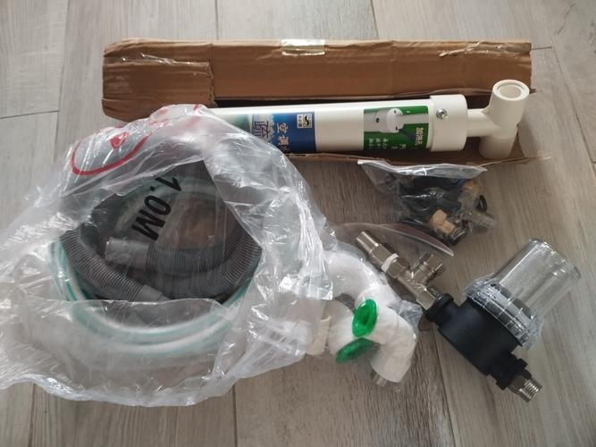 空调排水管滴水？吸管 + 胶带 DIY 导流神器​