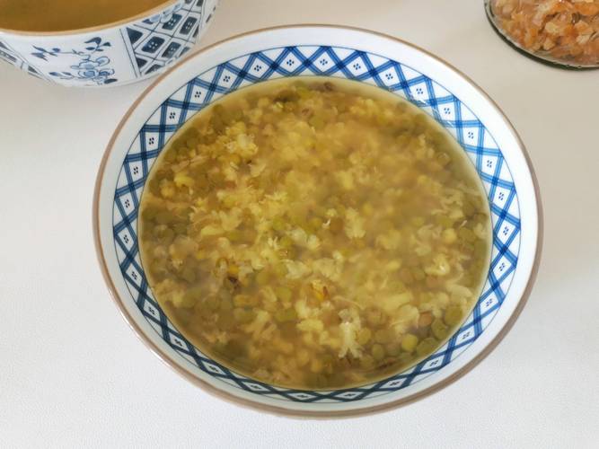 煮绿豆汤加什么不变色？