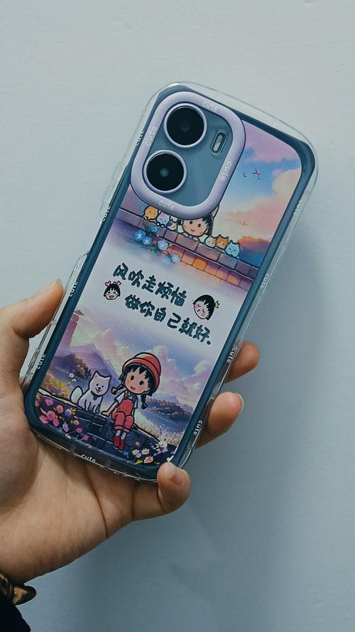 手机壳异味难除？小苏打+风油精组合