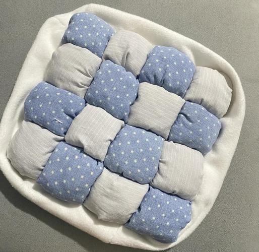 旧毛衣改造成坐垫,舒适又温暖