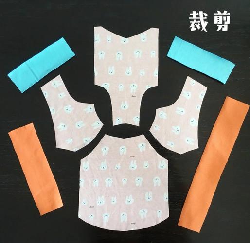 旧衣物制作宠物玩具的方法
