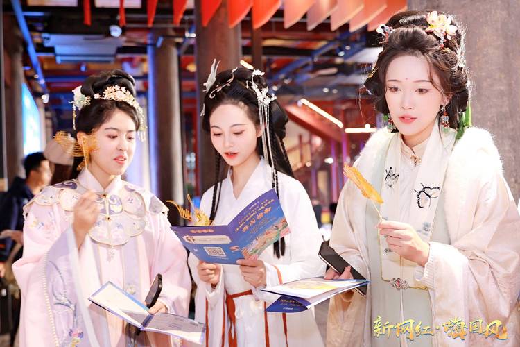 短剧《汉服游园会》破圈:传统文化爱好者的影视狂欢