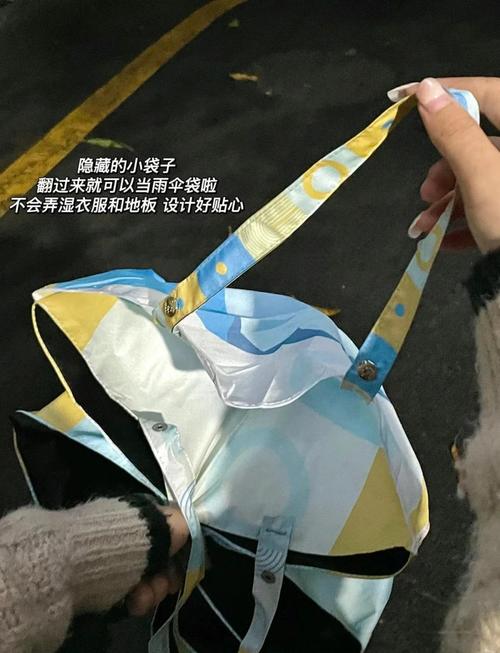 旧雨伞布改造成购物袋，环保又实用​