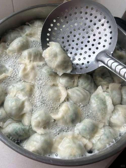 煮饺子时加冷水能让皮更劲道的科学原理
