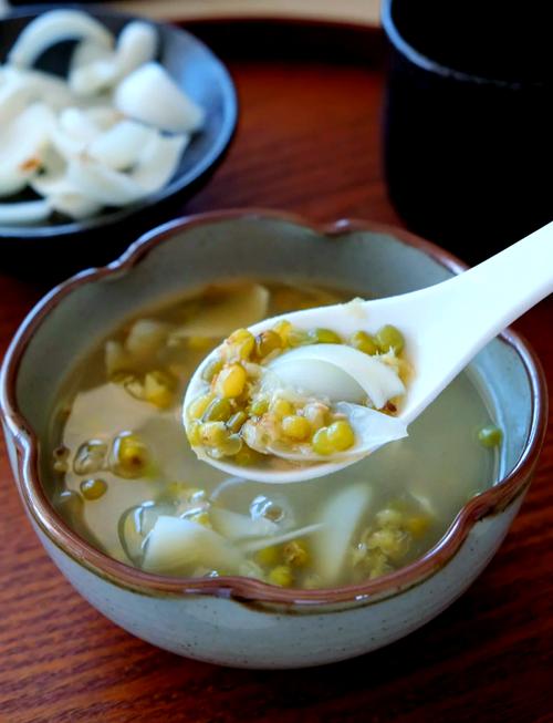 煮绿豆汤加百合更安神？这个配方绝了