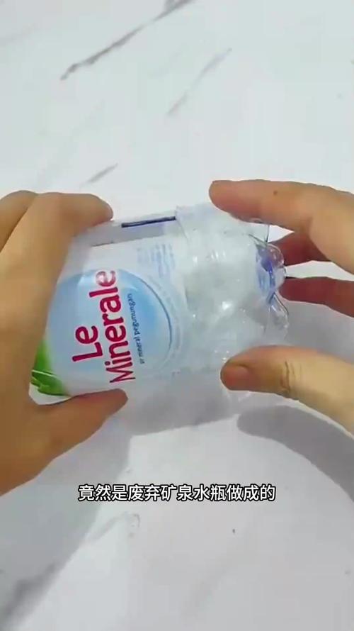 为什么矿泉水瓶底要做成五瓣花形？