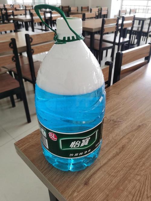 自制天然玻璃水怎么做？洗洁精加酒精超好用