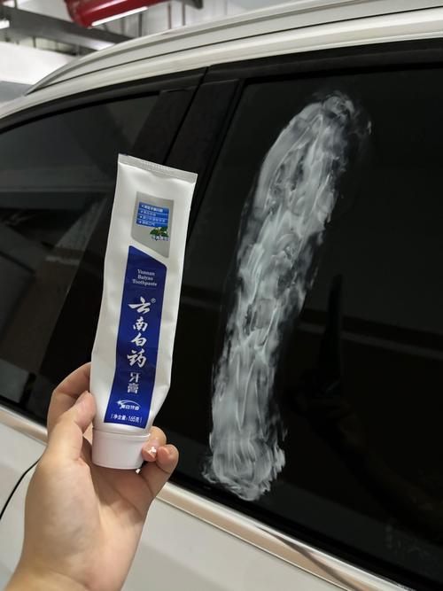 用牙膏去除镜子水渍，效果惊人
