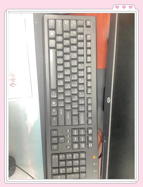 键盘按键卡住怎么办?关机后拆卸键帽清理异物