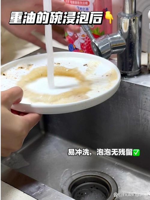 用面包屑就能清洁陶瓷碗的顽固污渍