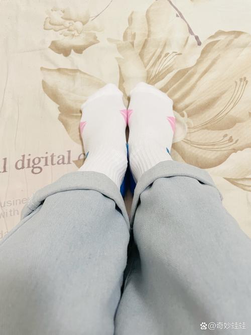为什么夏天要穿浅色运动袜?
