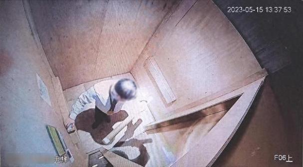 电梯监控死角的三个位置
