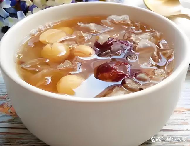 怎样煮银耳莲子羹才能避免粘锅?