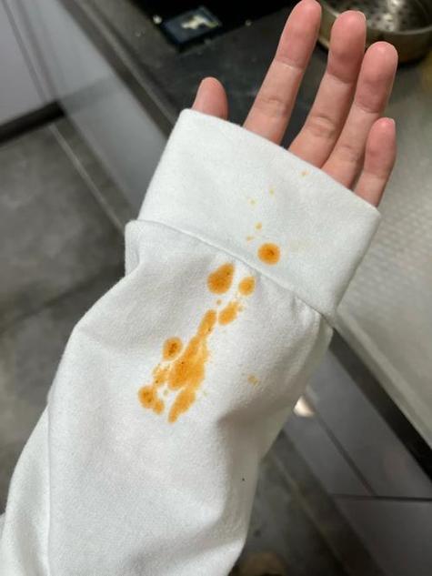 如何去除衣服上的咖啡奶渍？