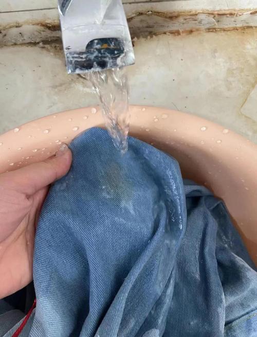 衣服上的火锅汤渍怎么去除?