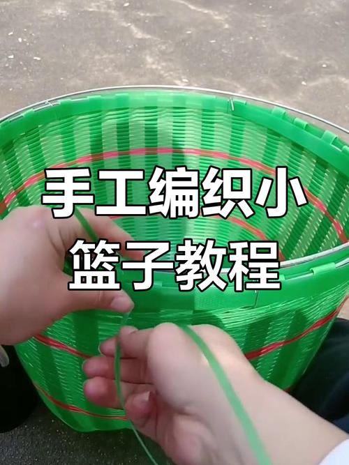 旧床单如何利用?剪长条编篮子放浴室用品