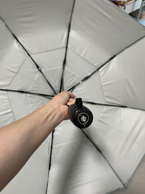 雨伞布发霉有黑点怎么办？白醋浸泡后刷洗干净