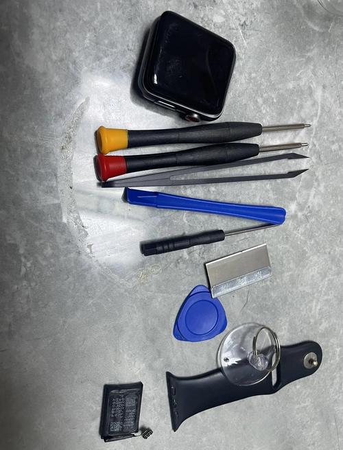 手表电池更换怎么办？专用工具开盖后更换
