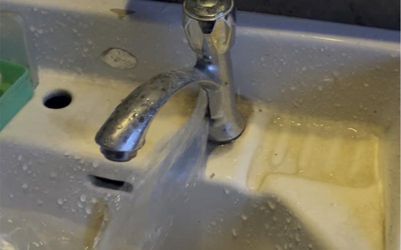 为什么冬天自来水管冻裂后水流更大?