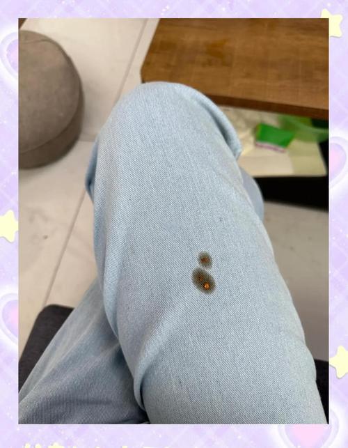 衣服上的火锅香油残渍怎么去除?