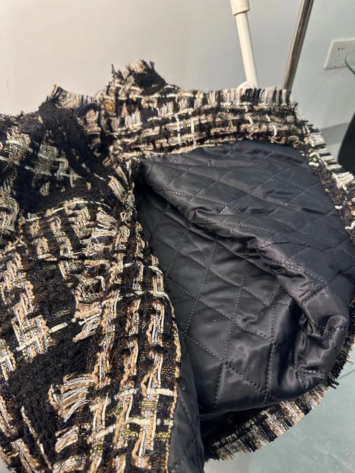 新衣服帽子内衬脱落怎么粘？