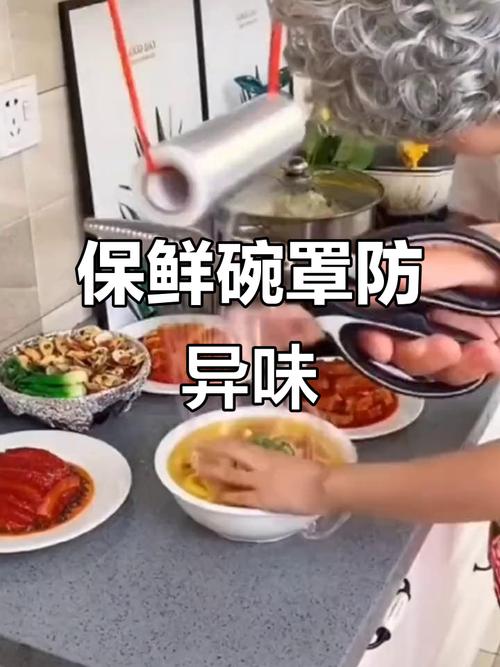 隔夜菜加热不串味，保鲜膜上戳个小气孔