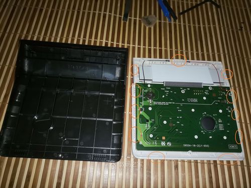 计算器电池漏液怎么办？棉签蘸酒精清理电极