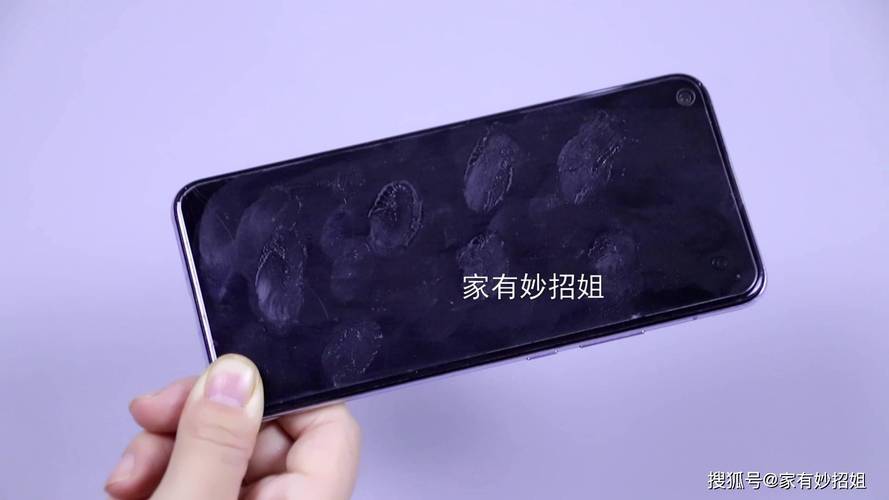 用牙膏修复手机屏幕划痕,亲测有效