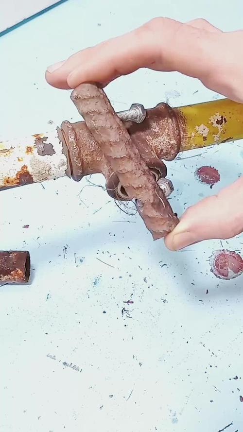 水管生锈怎么办？更换不锈钢或 PVC 水管