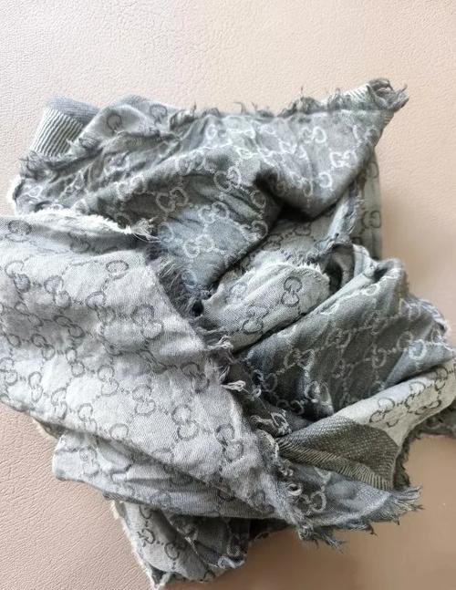 新买的羊毛围巾缩水了怎么处理？