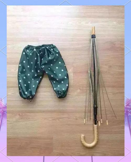 旧雨伞骨架改造成衣架,晾晒围巾不滑落