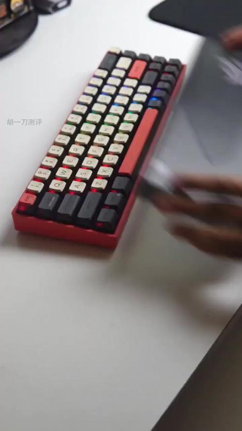 旧口罩剪下半截,变身键盘防尘罩