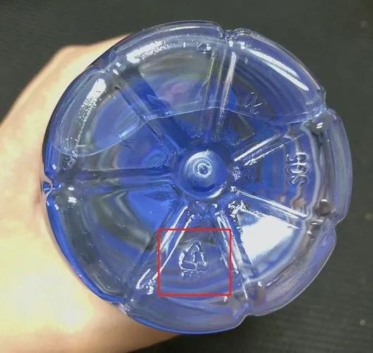 矿泉水瓶底数字秘密:1-7号材质的用途区别