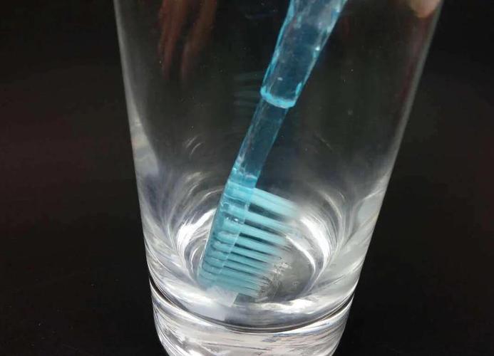 旧牙刷别扔！这样改造能变废为宝