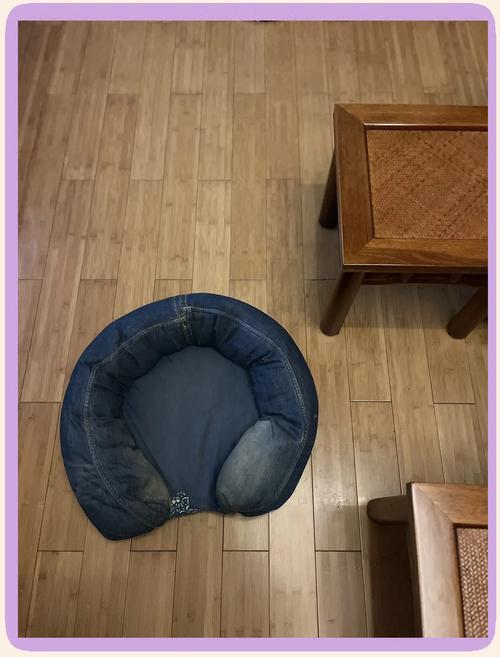 旧床单改造成宠物窝，温暖又舒适
