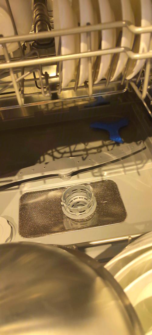 如何正确使用洗碗机清洗不锈钢餐具?