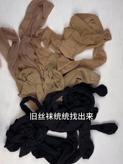 风扇积灰难清理？旧丝袜套上防尘又过滤毛发