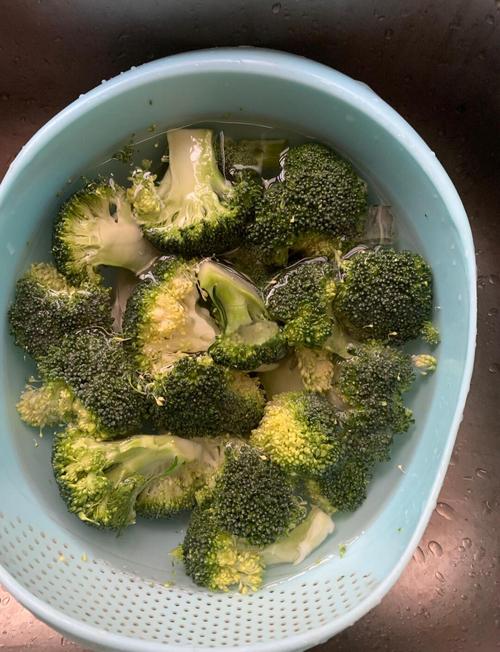 如何挑选新鲜的西兰花？
