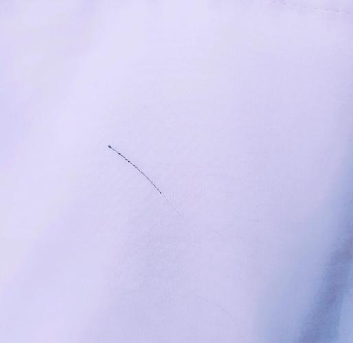 快速去除衣服上荧光笔印的「牙膏擦拭法」