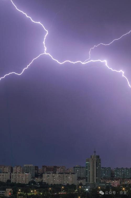 为什么闪电会出现在雷雨中?