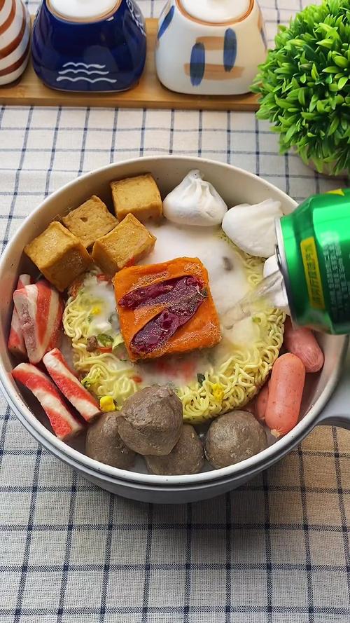 煮泡面时加什么更豪华美味?试试这个搭配